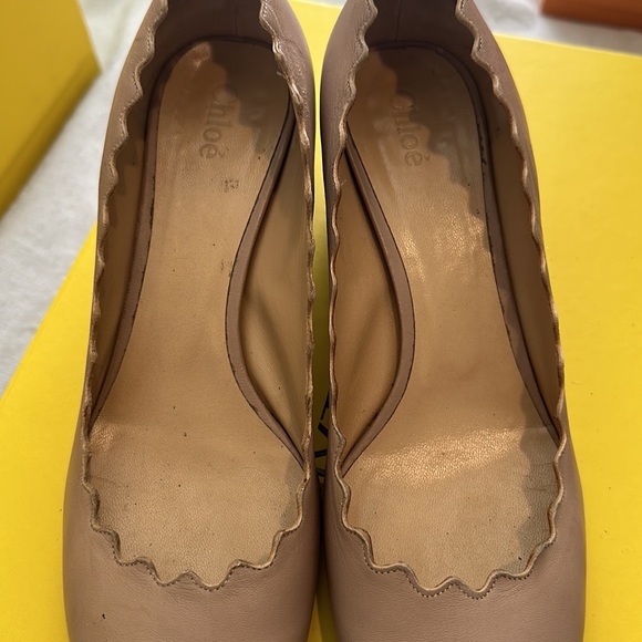 Chloe Lauren Scalloped Leather Pumps - Size 37.5 (US 7.5) - Picture 6 of 10